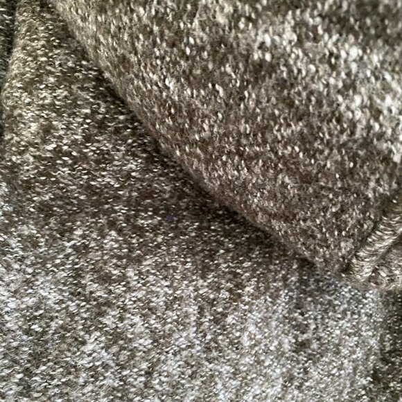 Olive Green Puffer Vest with Furry Collar and Knit-Patterned Back - Picture 5 of 9